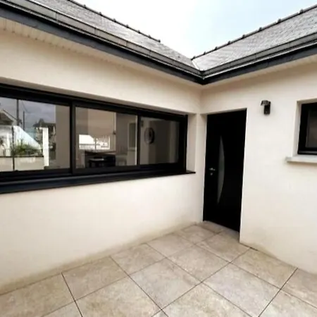 Grande Maison Neuve A 100 M De La